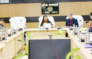 कोई भी पात्र मतदाता सूची से न छूटे, बीएलओ घर-घर सर्वे करें: मंडलायुक्त