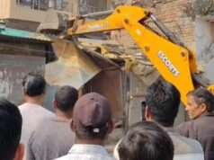 मासूम से रेप आरोपी की दुकान पर चला बुलडोजर बीएनएस और पॉक्सो एक्ट में केस दर्ज, भारी पुलिस बल तैनात रहा