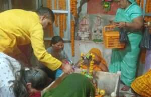 महाशिवरात्रि पर्व पर सुबह से ही शिव मंदिरों पर भक्तों की उमड़ी भीड़