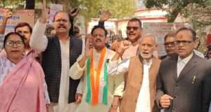 जिलाधिकारी कार्यालय पर कांग्रेस कार्यकर्ताओं ने किया प्रदर्शन