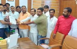 आखिर सभाषदो के जिद के आगे नगर पालिका पडरौना नतमस्तक बुलाई बोर्ड की बैठक