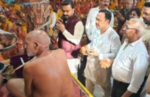 मुनिसंघ के आगमन की तैयारी, प्रतिनिधि मंडल ने भेंट किया श्रीफल