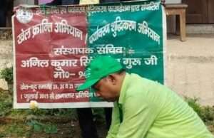 शादी की 27 वीं सालगिरह पर ग्रीन गुरु ने किया गुलाब के पौध का रोपण