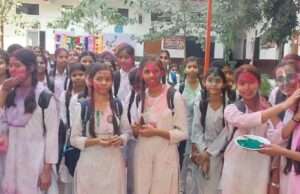 सरस्वती बाल मंदिर इंटर कॉलेज में हर्षोल्लास के साथ मनाई गई होली