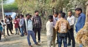 बिजली बकायेदारों पर सख्ती, जेई द्वारा शोहदमऊ में काटे गए कई कनेक्शन