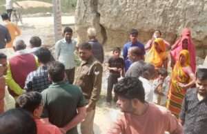 शराब के ठेके के विरोध में महिलाओं ने किया प्रदर्शन