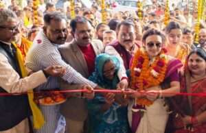 उपभोक्ताओं को गुणवत्तापरक पारदर्शी सेवा ही व्यापार का आधार- मोना