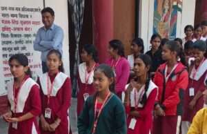 राष्ट्रीय कृमि मुक्त दिवस पर जनपद के माध्यमिक विद्यालयों में कृमि नाशक दवा पिलाई गई