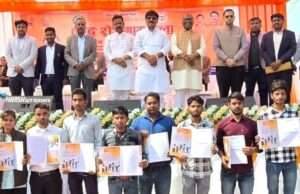 जौनपुर में वृहद रोजगार मेलारू 60 कंपनियां पहुंचीं, युवाओं को मौके पर मिले नियुक्ति पत्र’