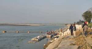 ग्राम गुरेला एवं पट्टी की सुरक्षा हेतु निर्माणाधीन कटाव निरोधक परियोजना के चल रहे कार्य का स्थलीय निरिक्षण