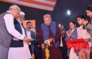 विराट किसान मेले के द्वितीय दिवस पर कृषि मंत्री सूर्य प्रताप शाही ने किया किसानों से संवाद