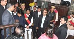 जिलाधिकारी ने कलेक्ट्रेट परिसर में विभिन्न कार्यालयों का किया औचक निरीक्षण, दिए आवश्यक निर्देश