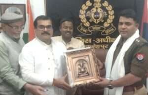 बेहतर पुलिसिंग से अपराधियों में खौफ, व्यापारियों ने पुलिस अधीक्षक को किया सम्मानित