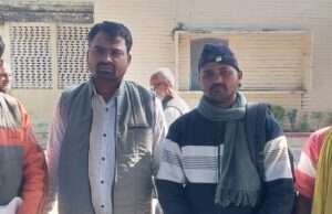 मनरेगा घोटाले का आरोप, प्रधान पर गबन का आरोप लगाकर ग्रामीणों ने डीएम को सौंपा ज्ञापन