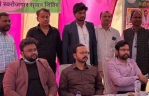 गोपालापुर में लगा निशुल्क स्वास्थ्य शिविर, विशेषज्ञ डॉक्टरों ने की जांच