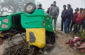 पुलिया से टकराकर पलटा टेंपो, 4 की मौत, 5 घायल