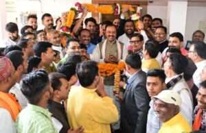 भाजपा कार्यकर्ताओं ने डिप्टी सीएम को दी बधाई