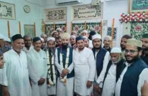 पत्रकार आफताब अंसारी के साहबजादे ने अजीमुल्लाह चैराहे वाली मस्जिद में की नमाजे तरावीह मोकम्मल लोगो ने फूल माला पहनाकर दी मुबारकबाद