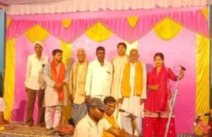 होली मिलन समारोह में खुब उड़े गुलाल मचा हुड़दंग