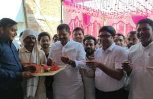 कोरांव बाजार में हॉस्पिटल का मेजा विधायक संदीप पटेल ने किया उद्घाटन