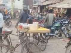 खजुरी बाजार में अतिक्रमण को लेकर बढ़ रही दुर्घटनाएं क्षेत्रीय लोगों ने की कार्रवाई की मांग, पुलिस ने अतिक्रमण हटाने का दिया आश्वासन