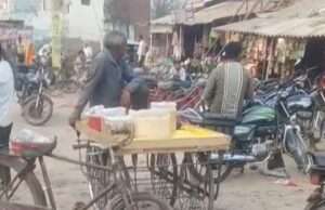 खजुरी बाजार में अतिक्रमण को लेकर बढ़ रही दुर्घटनाएं क्षेत्रीय लोगों ने की कार्रवाई की मांग, पुलिस ने अतिक्रमण हटाने का दिया आश्वासन