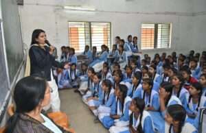 माहवारी स्वच्छता का बढ़ता बाजारवाद काजल कसेर, समाज एवं पर्यावरण कार्यकर्ता, जांजगीर