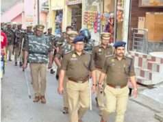 होली व रमजान को लेकर अलर्ट: एएसपी ने पुलिस बल के साथ किया फ्लैग मार्च