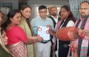 सरकार का यह कहना हास्यप्रद है कि गैस की कोई कमी नहींरू अंजनी सरोज