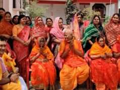 पित्रों के तर्पण को गया रवानासांसद सीमा द्विवेदी, परिजनों सहित बडी संख्या में ग्रामीणों ने दी विदाई