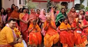 पित्रों के तर्पण को गया रवानासांसद सीमा द्विवेदी, परिजनों सहित बडी संख्या में ग्रामीणों ने दी विदाई