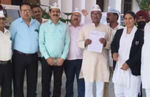 गैस सिलेंडर की बढ़ती कीमतों के खिलाफ आप का प्रदर्शन