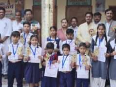 सरस्वती शिशु मंदिर में मेधावी छात्रों का सम्मान, 14 टॉपर्स को चांदी के मेडल