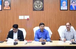 स्वास्थ्य योजनाओं की समीक्षा में आयुष्मान कार्ड की धीमी प्रगति पर जिलाधिकारी नाराज