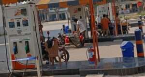 जौनपुर में पेट्रोल-डीजल की किल्लत की अफवाहें बेबुनियाद, 275 पंपों पर भरपूर स्टॉक उपलब्ध