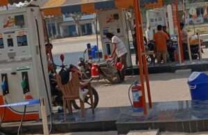 जौनपुर में पेट्रोल-डीजल की किल्लत की अफवाहें बेबुनियाद, 275 पंपों पर भरपूर स्टॉक उपलब्ध