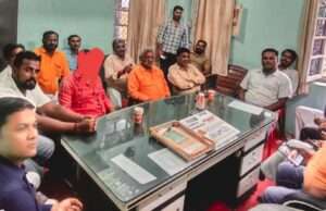 पड़रौना नगर पालिका बोर्ड बैठक पर सियासी घमासान,सभासदों की मांग के बीच बैठक स्थगित