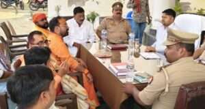 नवरात्रि मेले की तैयारियों को लेकर कड़ा धाम थाना परिसर में बैठक, व्यवस्थाएं दुरुस्त करने के निर्देश