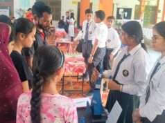 प्रदर्शनी में नौनिहालों का चमका हुनर, हुए सम्मानित