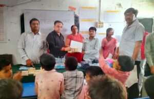सौंराई बुजुर्ग व हिसामपुर परसखी में वार्षिक प्रगति रिपोर्ट वितरण, मेधावी छात्र हुए सम्मानित