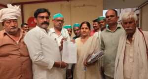 8 सूत्रीय मांगों को लेकर भाकियू (अराजनैतिक) की बैठक, नायब तहसीलदार को सौंपा ज्ञापन