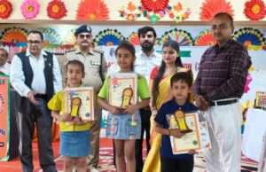 परीक्षा परिणाम घोषित होते ही खिले बच्चों के चेहरे, मेधावियों का हुआ सम्मान