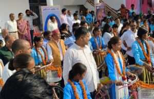 महिला सशक्तिकरण पर बालिकाओं को साइकिल व पुस्तक वितरण