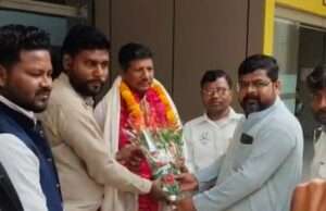 वाराणसी एयरपोर्ट पर यशवंत राव आंबेडकर का भव्य स्वागत