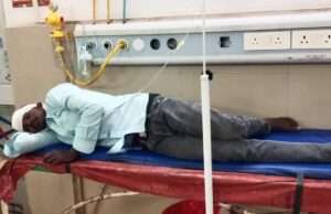 सड़क किनारे खड़े युवक को बाइक ने मारी टक्कर, गंभीर रूप से घायल