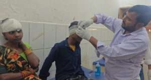 तेज रफ्तार पिकअप की टक्कर से ई-रिक्शा दो टुकड़ों में बंटा, 6 लोग घायल