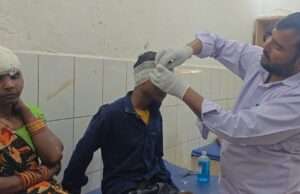 तेज रफ्तार पिकअप की टक्कर से ई-रिक्शा दो टुकड़ों में बंटा, 6 लोग घायल