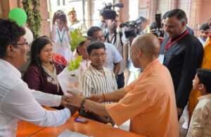 मुख्यमंत्री योगी आदित्यनाथ ने मां विंध्यवासिनी के चरणों में श्रद्धा अर्पित की, नवरात्रि मेले को बनाया प्लास्टिक-मुक्त