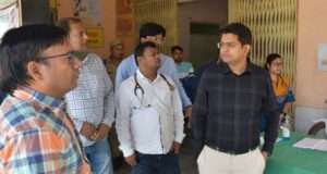 सीएचसी इटवा में खामियां उजागर, डीएम के औचक निरीक्षण में 28 कर्मचारी अनुपस्थित, वेतन रोकने के निर्देश