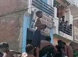 दो दिन तक रंगों में सराबोर रहा फतेहपुर, ढोल-नगाड़ों और मटकी फोड़ के साथ मनी होली